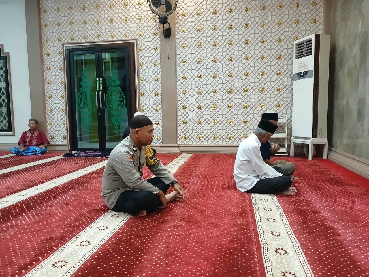 Polres Singkawang Pererat Kebersamaan dengan Masyarakat melalui Subuh Keliling