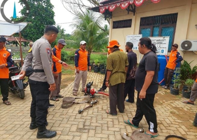 Perkuat Kesiapsiagaan Hadapi Karhutla, MPA Semelagi Kecil Dibekali Pengetahuan dan Bantuan Mesin Pemadam