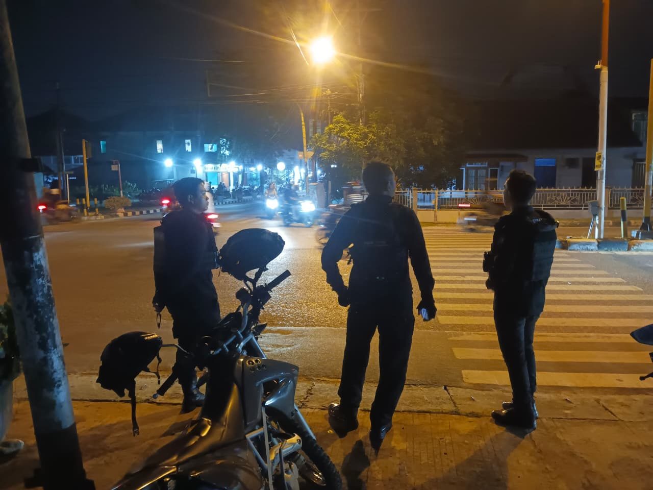 Patroli Skala Besar Polres Singkawang Hadir Jaga Malam Akhir Pekan Tetap Aman dan Nyaman.