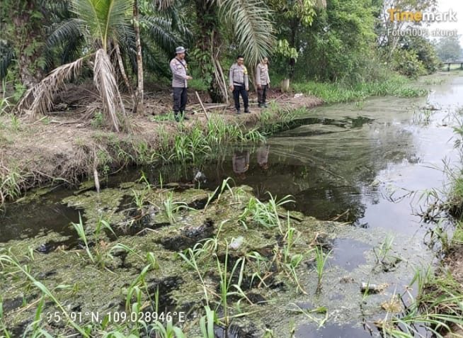 Polsek Singkawang UtaraPerkuat Pemantauan Karhutla di Sungai Rasau Pastikan Asap dan Titik Api Tidak ada.
