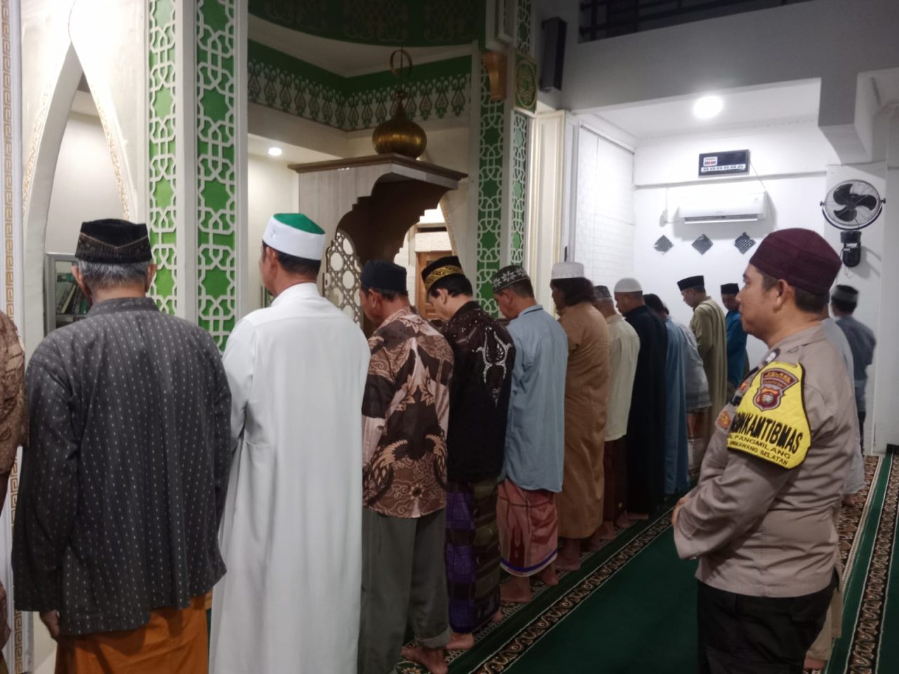 Wujudkan Polri Humanis,Bhabinkamtibmas Sambangi Masjid lewat Sholat Subuh Keliling.