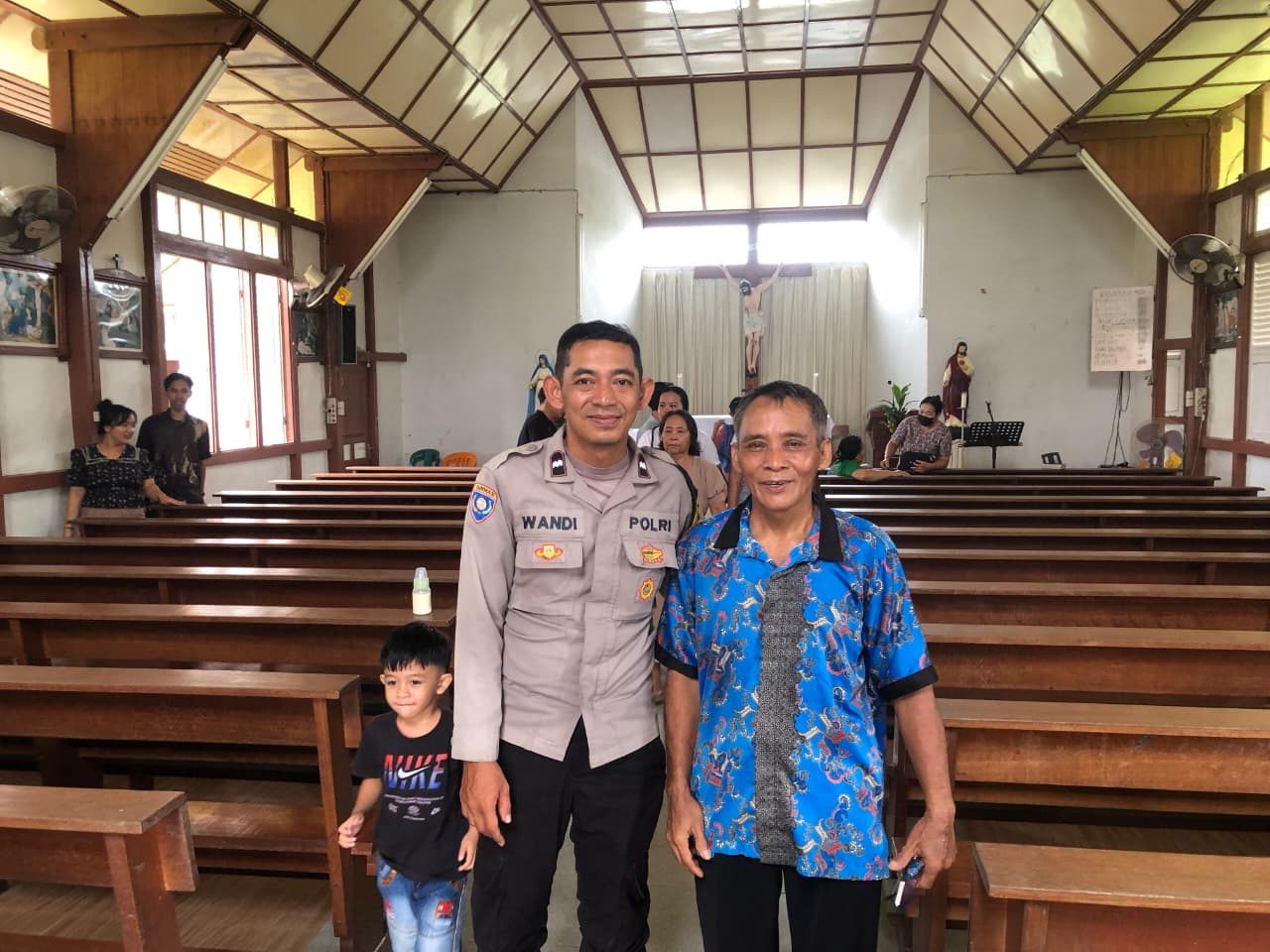 Minggu Kasih di Gereja Santo Kristoporus, Polres Singkawang Hadir Lebih Dekat dengan Jemaat