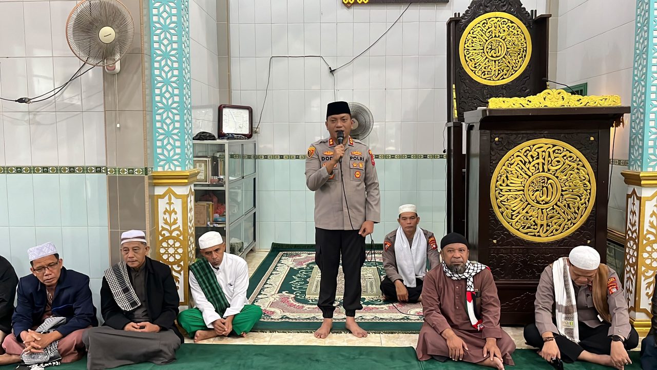 Safari Subuh Keliling, Kapolres Singkawang Ajak Masyarakat Bersama Jaga Keamanan Kota Singkawang.