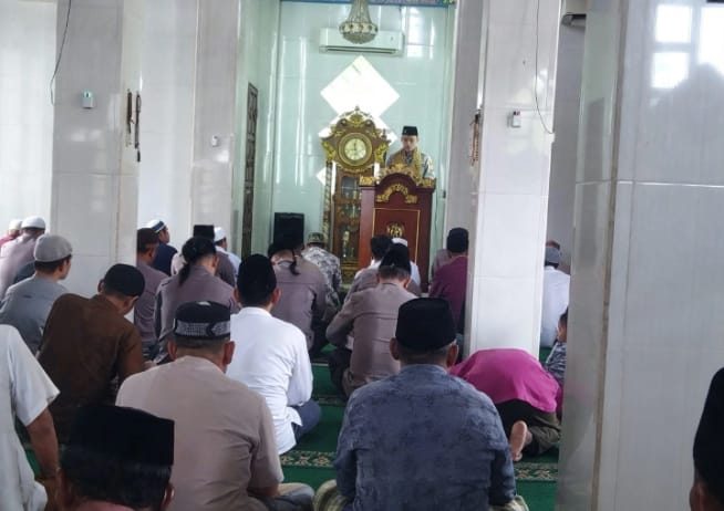 Jumat Keliling, Polres Singkawang Pererat Silaturahmi dan Kedekatan dengan Masyarakat.