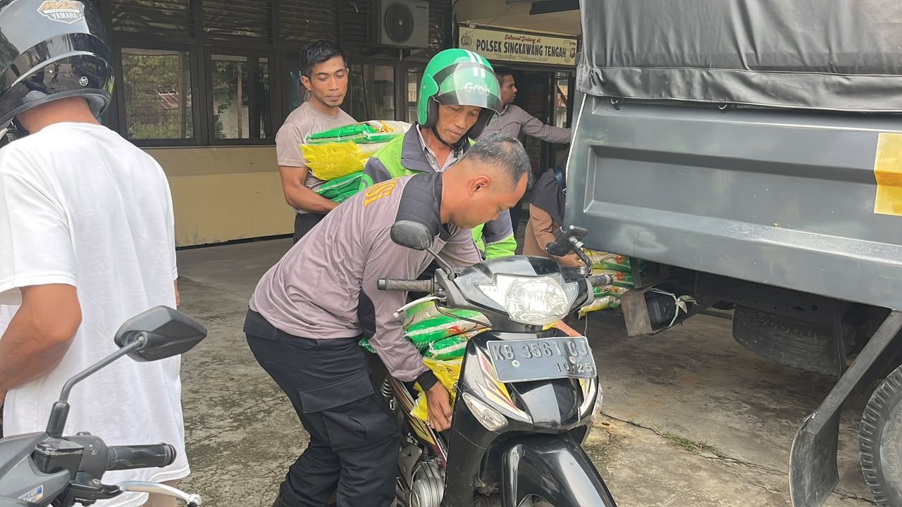 Gerakan Pangan Murah Polri, Polres Singkawang Hadir Bantu Masyarakat Dapatkan Beras Terjangkau