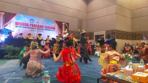 Polres Singkawang Hadir dalam Wisuda Sarjana ISBI Singkawang, Dukung Generasi Muda Berprestasi