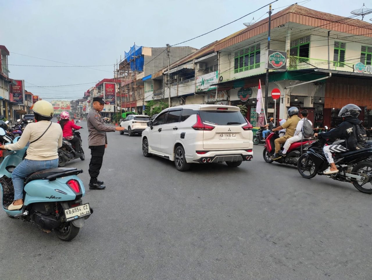 Polres Singkawang Laksanakan Kegiatan Ploting Point Pagi, Hadir Berikan Rasa Aman bagi Masyarakat